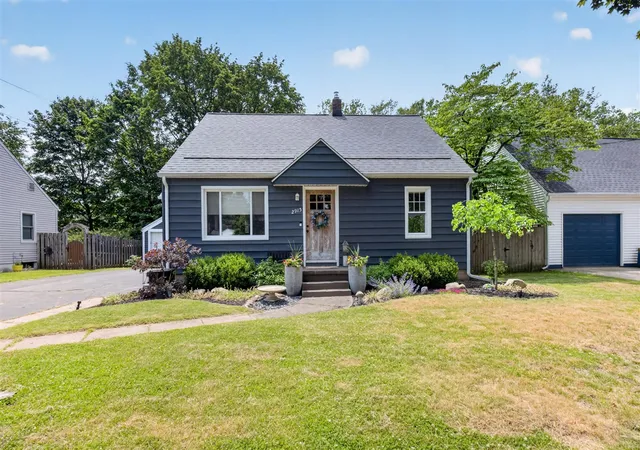 1st image of 2915 Lorraine Ave, Kalamazoo, MI 49008 | MLS# 70538073