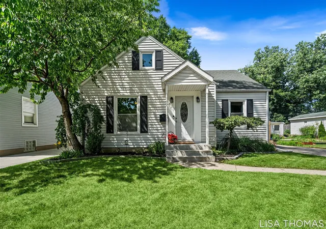 Photo 3 of Sale Pending at 817 Joslin St, Grand Rapids, MI 49507 | MLS# 70543019 | Listing updated on 2026-07-03