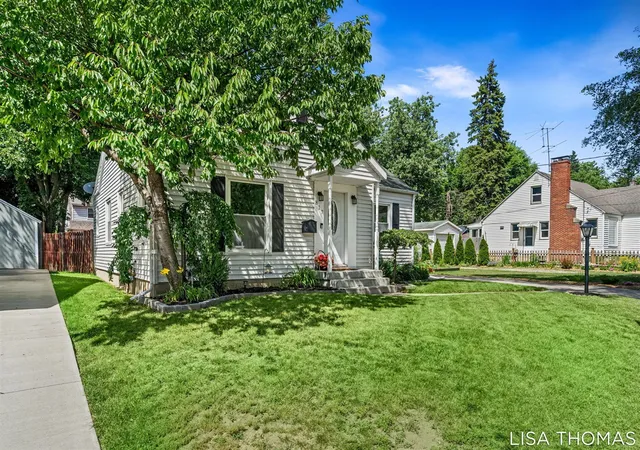 Photo 4 of Sale Pending at 817 Joslin St, Grand Rapids, MI 49507 | MLS# 70543019 | Listing updated on 2026-07-03