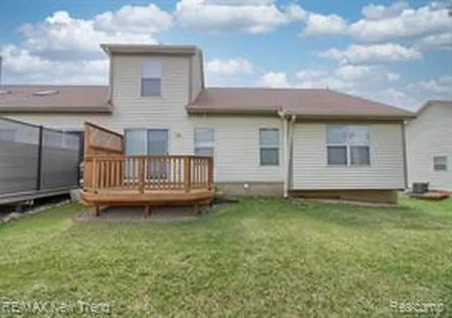Homes for sale in Commerce Township, MI | 2191 Pleasant Dr, Commerce Township, MI 48390 | MLS# 61009695