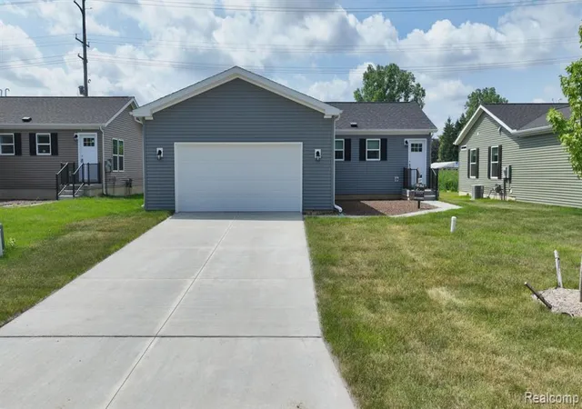 Photo 3 of Single family home for sale at 4414 Maple Leaf Trl, Flint, MI 48506 | MLS# 60369115 | Listing updated on 2026-03-18