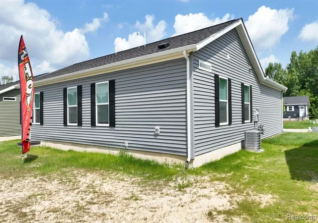 Photo 3 of Single family home for sale at 4414 Maple Leaf Trl, Flint, MI 48506 | MLS# 60369115 | Listing updated on 2026-03-18