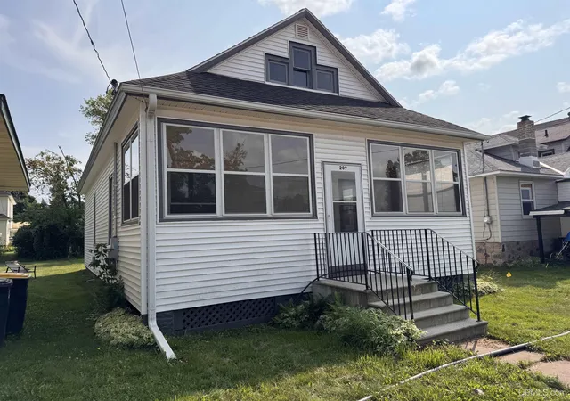 Photo 2 of Single family home for sale at 209 E Harding Ave, Ironwood, MI 49938 | MLS# 50184874 | Listing updated on 2025-09-23