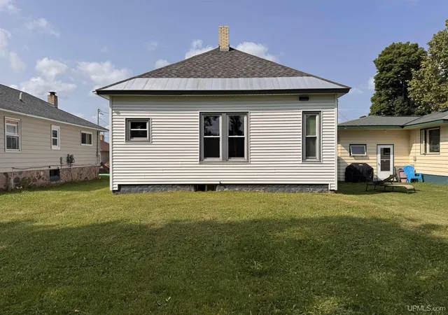Photo 3 of Single family home for sale at 209 E Harding Ave, Ironwood, MI 49938 | MLS# 50184874 | Listing updated on 2025-09-23