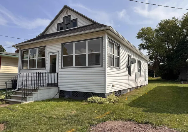 Photo 4 of Single family home for sale at 209 E Harding Ave, Ironwood, MI 49938 | MLS# 50184874 | Listing updated on 2025-09-23