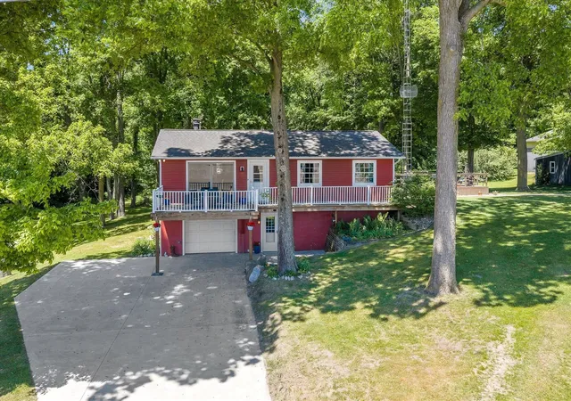 Homes for sale in Dowagiac, MI | 22420 Mckenzie St, Dowagiac, MI 49047 | MLS# 70536575