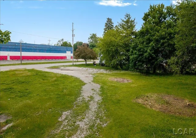 3rd image of 319 W Beecher St, Adrian, MI 49221 | MLS# 50208601
