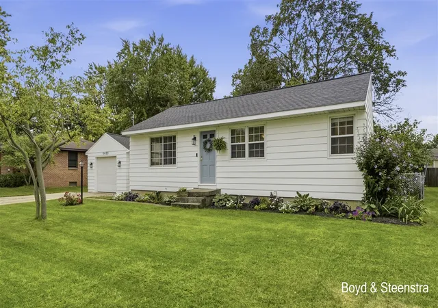 Photo 2 of Sale Pending at 4480 Billmar St, Grandville, MI 49418 | MLS# 70555063 | Listing updated on 2026-08-31