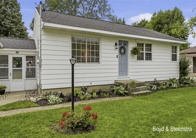 Photo 3 of Sale Pending at 4480 Billmar St, Grandville, MI 49418 | MLS# 70555063 | Listing updated on 2026-08-31