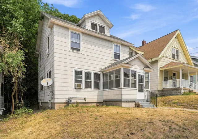 Photo 3 of Sale Pending at 431 Delaware St, Grand Rapids, MI 49507 | MLS# 70547261 | Listing updated on 2026-08-23