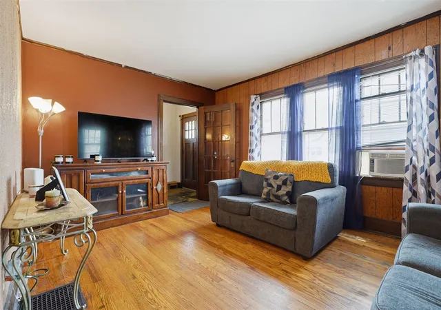 Photo 3 of Sale Pending at 431 Delaware St, Grand Rapids, MI 49507 | MLS# 70547261 | Listing updated on 2026-08-23