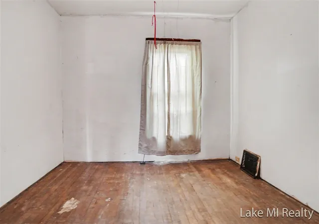 3rd image of 616 W Michigan Ave, Battle Creek, MI 49037 | MLS# 70532015