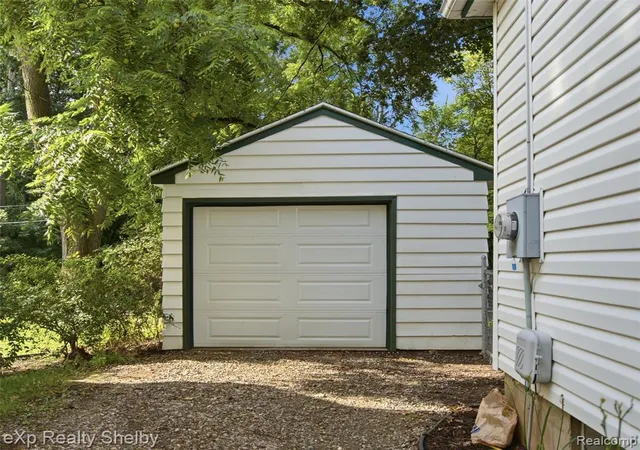 37th image of 820 S Dexter Dr, Lansing, MI 48910 | MLS# 61018073