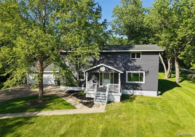 Homes for sale in Lake Orion, MI | 1460 W Silverbell Rd, Lake Orion, MI 48359 | MLS# 60999188