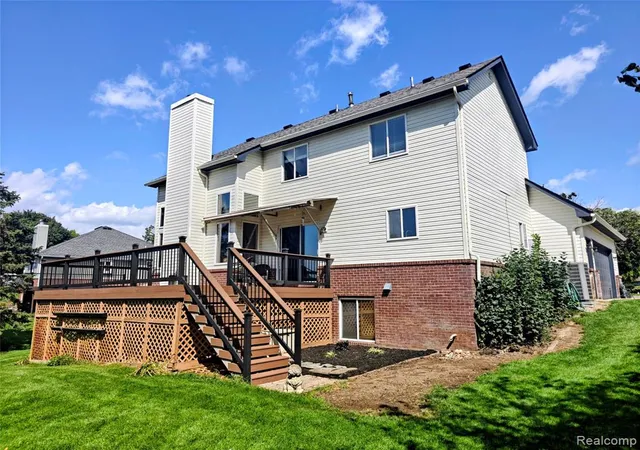 Homes for sale in BrandonCharterTownship_Oakland, MI | 221 Maplewood Dr, BrandonCharterTownship_Oakland, MI 48348