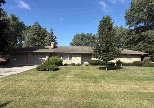 Photo 1 of Sale Pending at 3055 W Navaho Trail Dr, Saginaw, MI 48626 | MLS# 50219585 | Listing updated on 2026-08-27