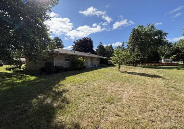 Photo 3 of Sale Pending at 3055 W Navaho Trail Dr, Saginaw, MI 48626 | MLS# 50219585 | Listing updated on 2026-08-27