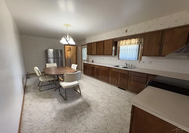 Photo 4 of Sale Pending at 3055 W Navaho Trail Dr, Saginaw, MI 48626 | MLS# 50219585 | Listing updated on 2026-08-27