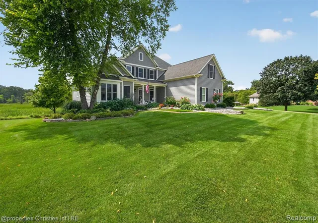 Photo 3 of Sale Pending at 3925 Taylor Ln, Saline, MI 48176 8882 | MLS# 61025125 | Listing updated on 2026-09-24