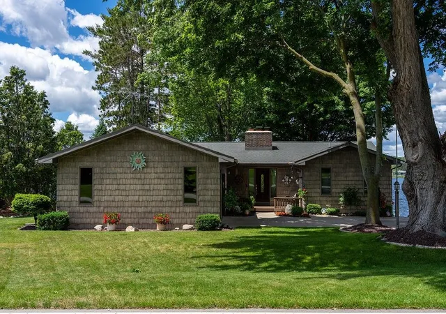 Homes for sale in Lake Isabella, MI | 1056 Clubhouse Dr, Lake Isabella, MI 48893 | MLS# 80070015