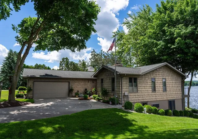 Homes for sale in Lake Isabella, MI | 1056 Clubhouse Dr, Lake Isabella, MI 48893 | MLS# 80070015