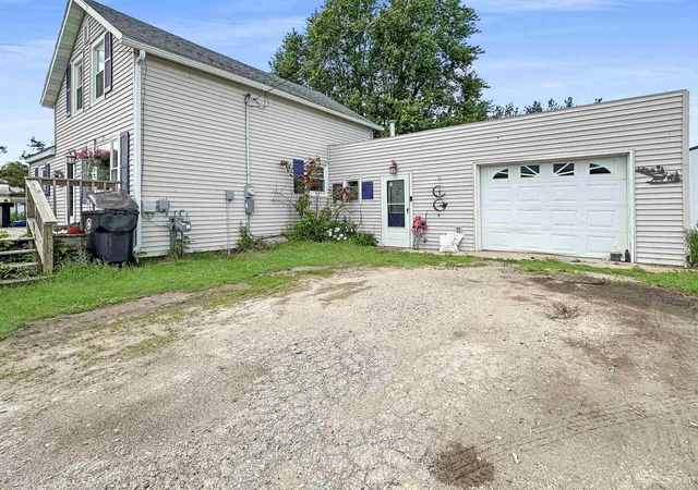 Homes for sale in Bark River, MI | 1274 12th Rd, Bark River, MI 49837 | MLS# 50213106