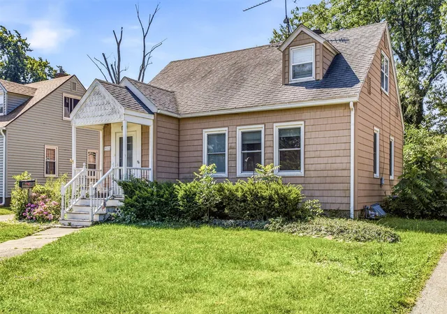 Homes for sale in Saint Joseph, MI | 912 Kingsley Ave, Saint Joseph, MI 49085 | MLS# 70544236