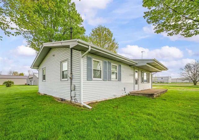 Photo 3 of Single family home for sale at 27532 May St, Edwardsburg, MI 49112 | MLS# 70529726 | Listing updated on 2026-08-26