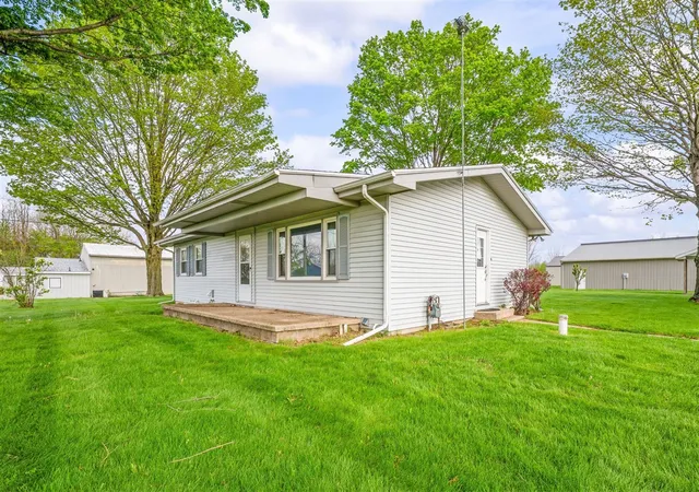 Photo 3 of Single family home for sale at 27532 May St, Edwardsburg, MI 49112 | MLS# 70529726 | Listing updated on 2026-08-26