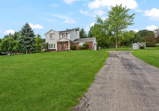 Photo 4 of Single family home for sale at 795 Vivian Ln, Oxford, MI 48371 1452 | MLS# 61023927 | Listing updated on 2026-10-10