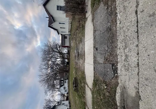 2nd image of 68 Lake St, Pontiac, MI 48341 | MLS# 60979638
