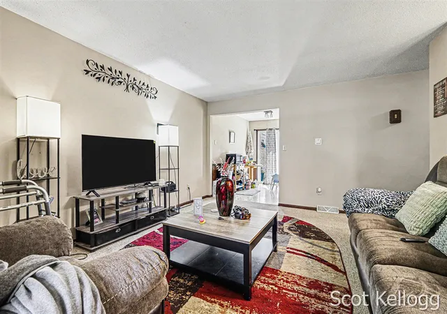 Listing Photo 5 - Condo for sale in building located at 3209-3211 Coach Ln, Grand Rapids, MI 49512