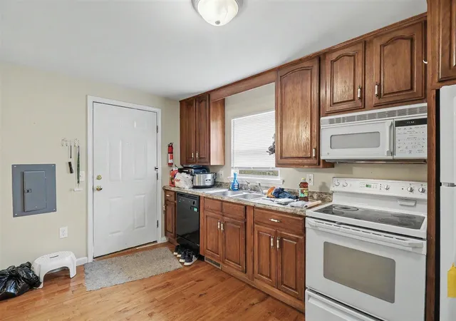 4th image of 116 N Summit St, Ypsilanti, MI 48197 | MLS# 70551862