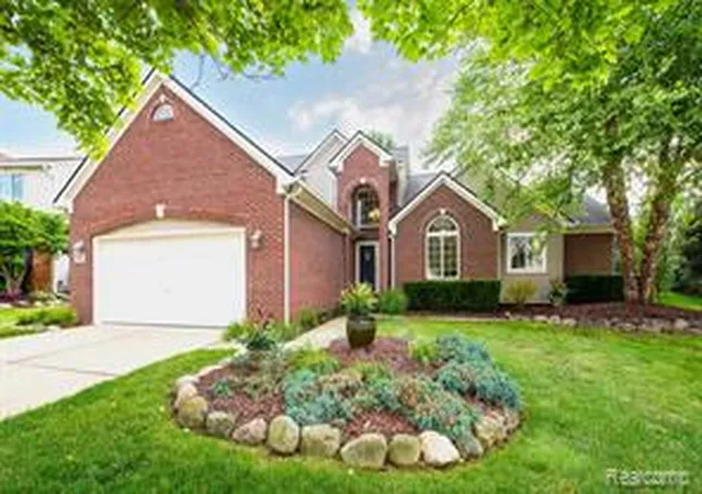 Homes for sale in South Lyon, MI | 25823 Carriage Ln, South Lyon, MI 48178 | MLS# 61009393