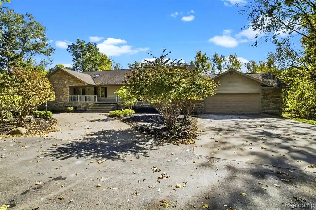 Photo 1 of Single family home for sale at 3280 W Sutton Rd, Lapeer, MI 48446 | MLS# 61037864 | Listing updated on 2026-10-27