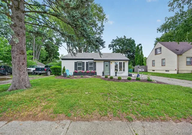 Homes for sale in Garden City, MI | 32326 Florence St, Garden City, MI 48135 | MLS# 60999738