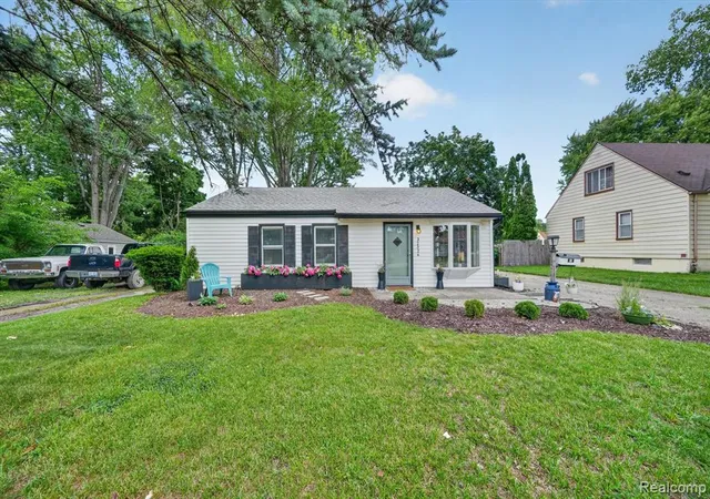 Homes for sale in Garden City, MI | 32326 Florence St, Garden City, MI 48135 | MLS# 60999738