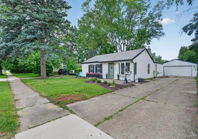 Homes for sale in Garden City, MI | 32326 Florence St, Garden City, MI 48135 | MLS# 60999738