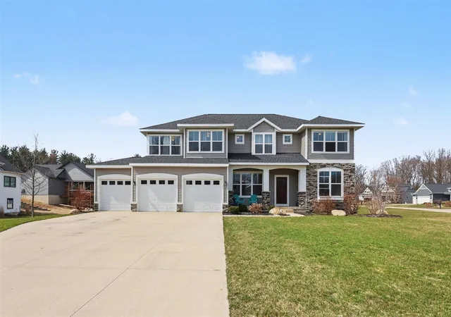 Homes for sale in Holland, MI | 2803 Pinehill Dr, Holland, MI 49424 | MLS# 70521442
