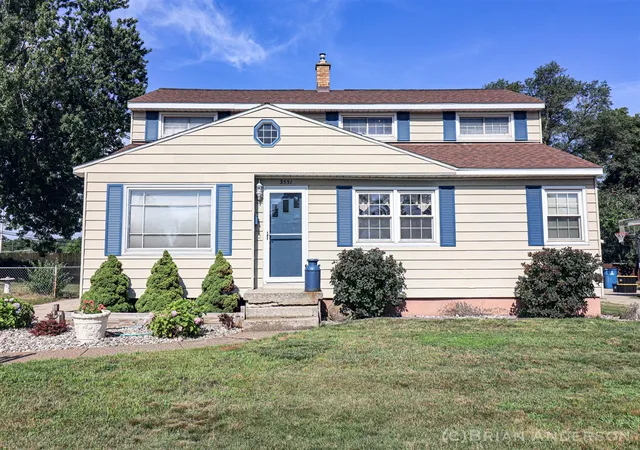 3rd image of 3551 Parkland Ave, Wyoming, MI 49509 | MLS# 70545930