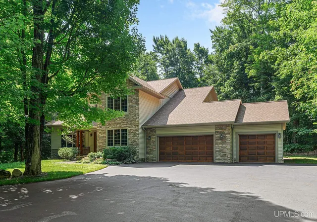 Photo 1 of Single family home for sale at 135 Hidden Springs Dr, Marquette, MI 49855 | MLS# 50216872 | Listing updated on 2026-09-30