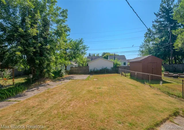 15th image of 23100 Hoover Ave, Hazel Park, MI 48030 | MLS# 61016358