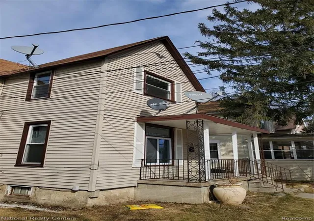 Photo 2 of Sale Pending at 118 Henry Clay Ave, Pontiac, MI 48341 | MLS# 60045880 | Listing updated on 2025-06-20