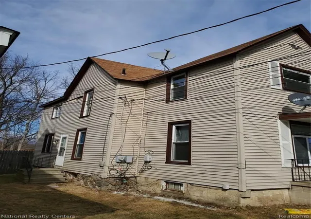 Photo 3 of Sale Pending at 118 Henry Clay Ave, Pontiac, MI 48341 | MLS# 60045880 | Listing updated on 2025-06-20