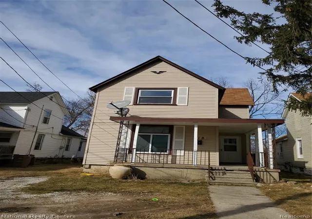 Photo 4 of Sale Pending at 118 Henry Clay Ave, Pontiac, MI 48341 | MLS# 60045880 | Listing updated on 2025-06-20