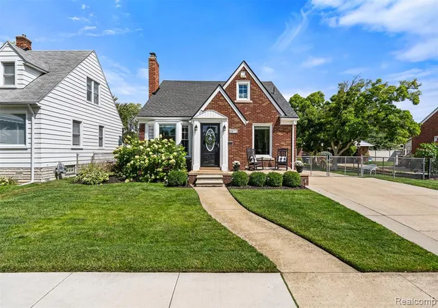 Photo 2 of Sale Pending at 2071 10th St, Wyandotte, MI 48192 3807 | MLS# 61024066 | Listing updated on 2026-08-30