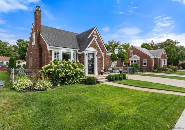 Photo 3 of Sale Pending at 2071 10th St, Wyandotte, MI 48192 3807 | MLS# 61024066 | Listing updated on 2026-08-30