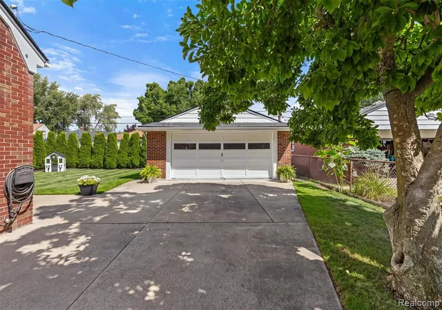 Photo 40 of Sale Pending at 2071 10th St, Wyandotte, MI 48192 3807 | MLS# 61024066 | Listing updated on 2026-08-30