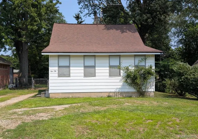 1st image of 910 Michigan St, Brighton, MI 48116 | MLS# 60926049