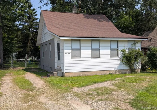 2nd image of 910 Michigan St, Brighton, MI 48116 | MLS# 60926049